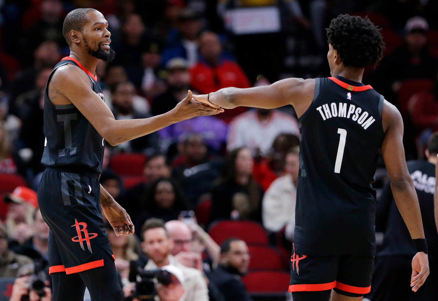 Yabo亚博官方网站-17中15轰33+9+6！申京吹响火箭反击号角 杜兰特33+8献两决胜三分